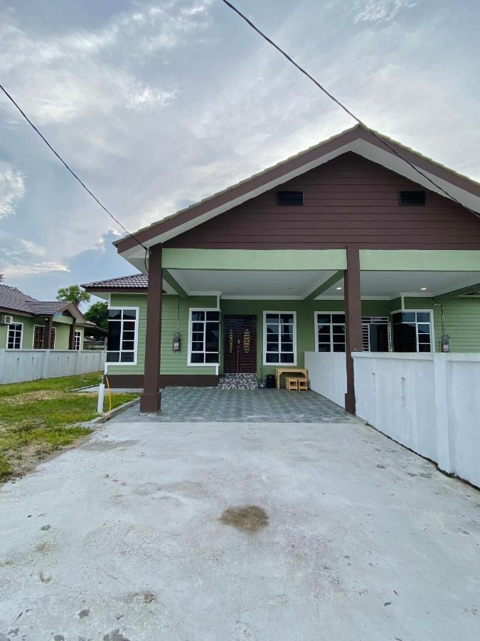 De Jara Guesthouse Dungun For Malay Exterior photo